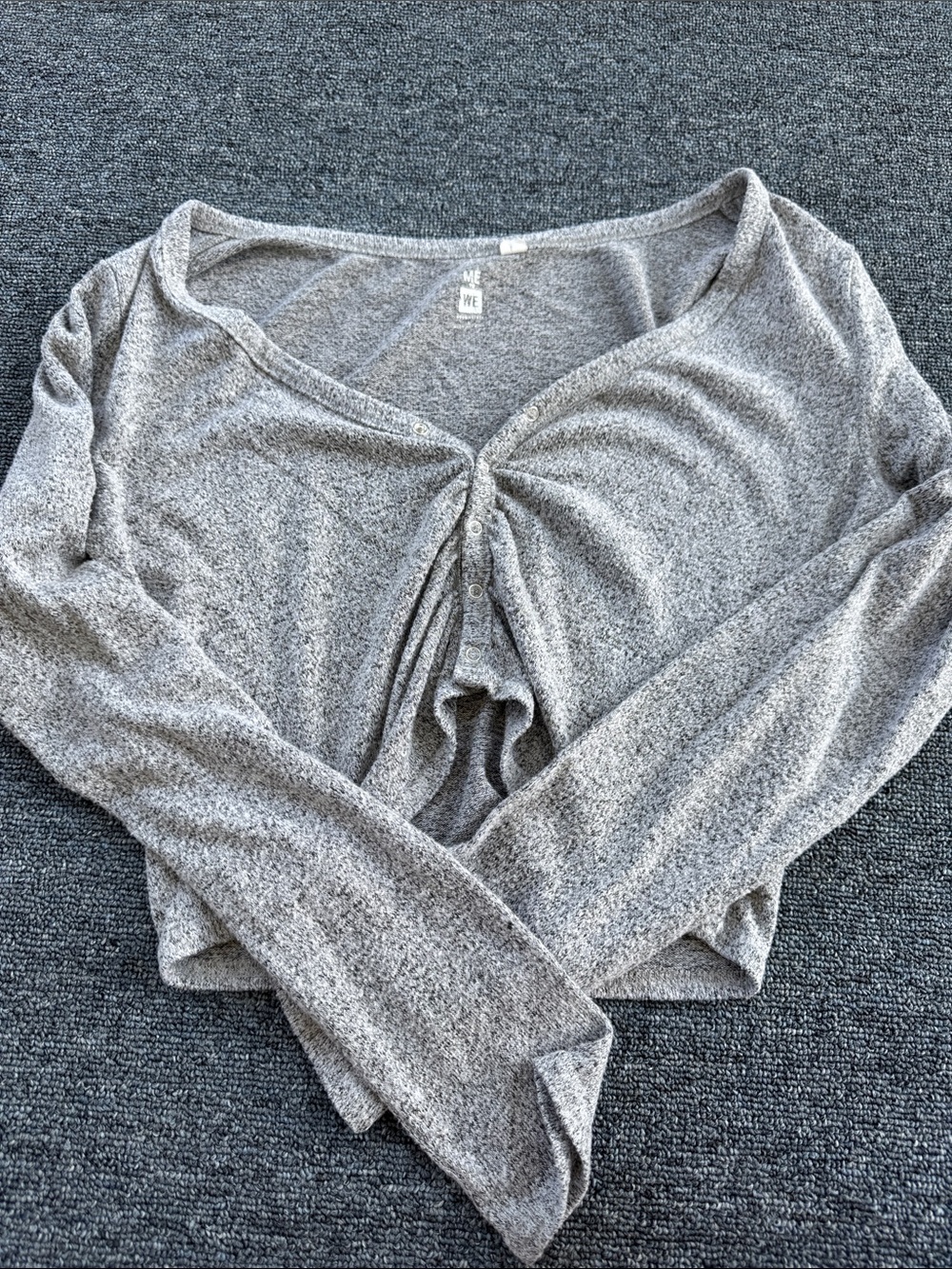 Me to We Heather Gray Long Sleeve Button Front Top